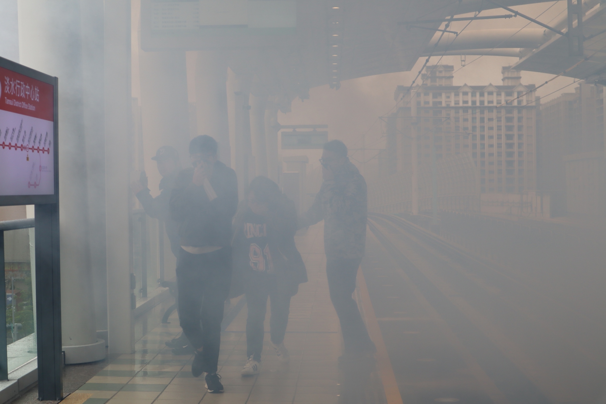 模擬高架車站失火疏散乘客